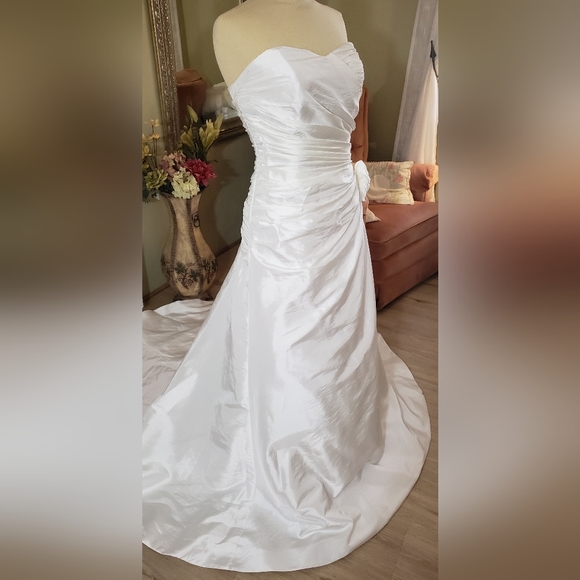 Da Vinci Wedding Gown - Picture 1 of 7